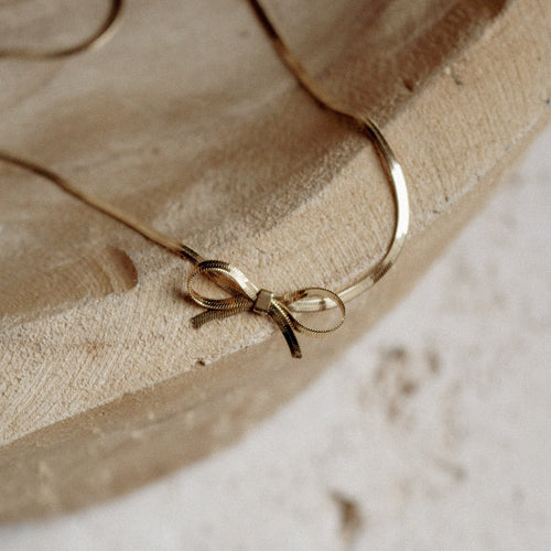 bow necklace